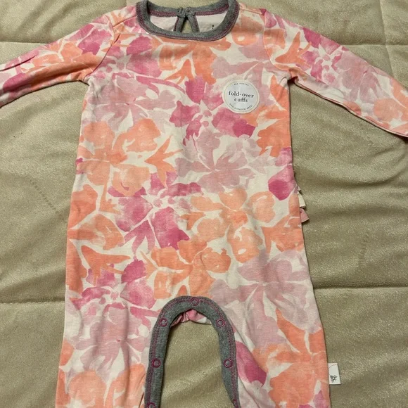 NWOT Burt’s Bees Baby Girl Bundle - Picture 4 of 9